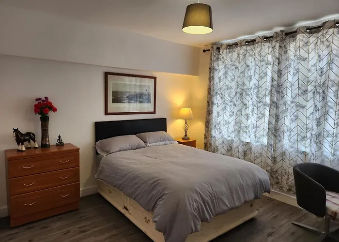 White House Ensuite Double Bedroom