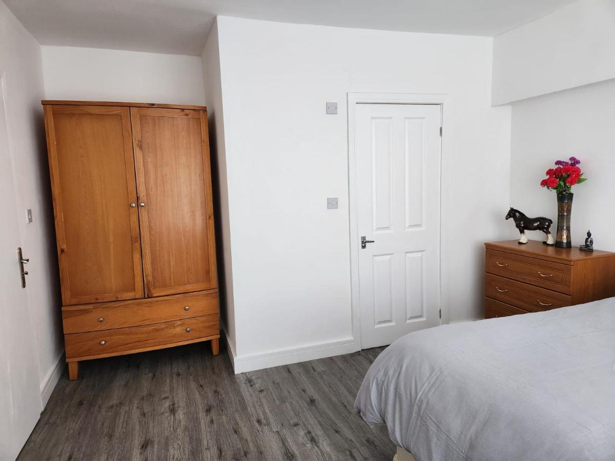 White House Ensuite Double Bedroom * Warrington (Cheshire)
