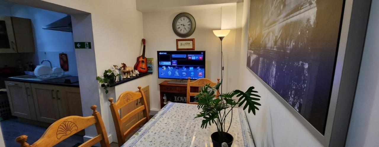 Homestay White House Ensuite Double Bedroom Warrington (Cheshire)