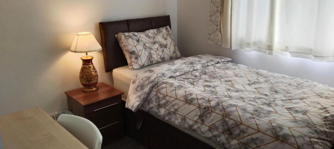 White House Ensuite Double Bedroom *