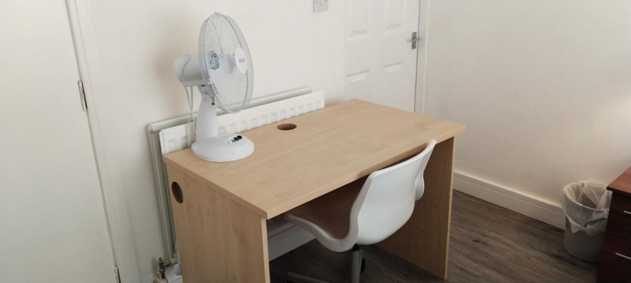 White House Ensuite Double Bedroom Homestay