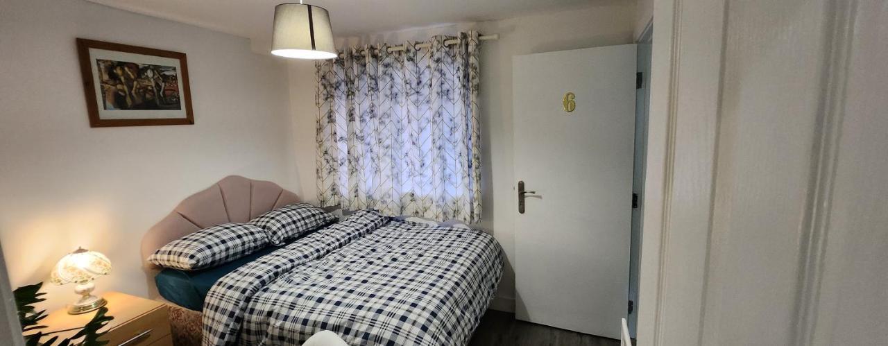 White House Ensuite Double Bedroom Homestay *