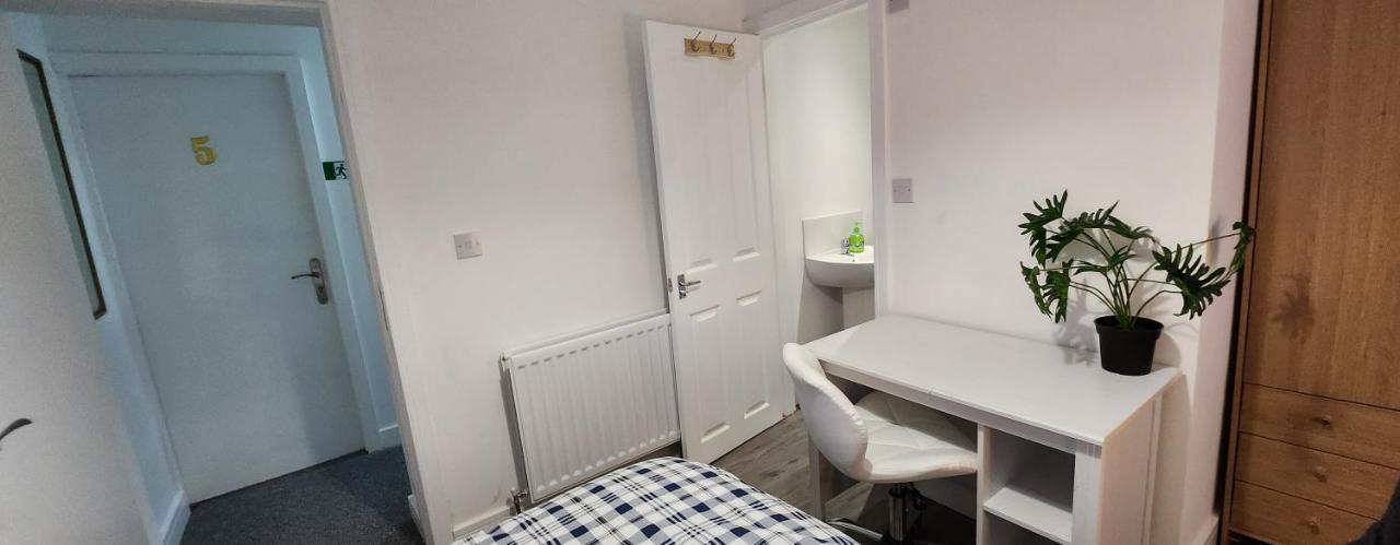 Homestay White House Ensuite Double Bedroom