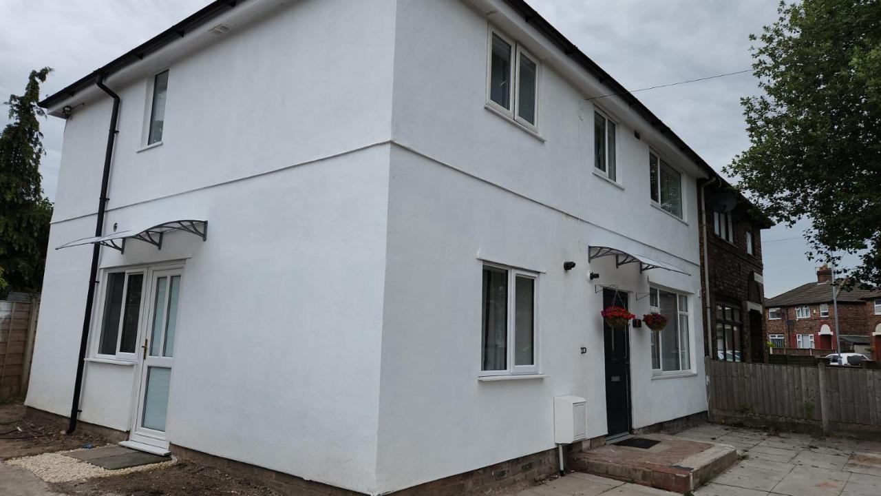 White House Ensuite Double Bedroom Warrington (Cheshire)