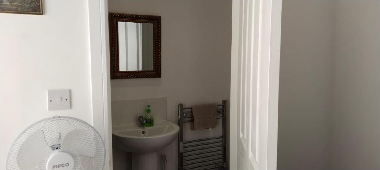 White House Ensuite Double Bedroom Homestay *