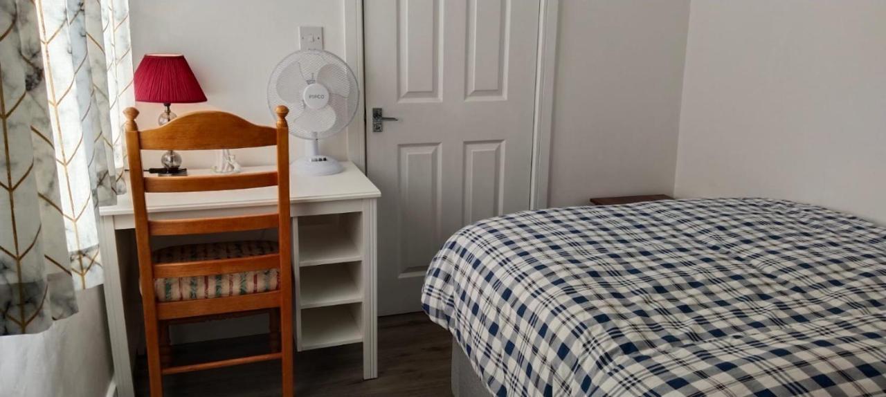 White House Ensuite Double Bedroom Warrington (Cheshire)
