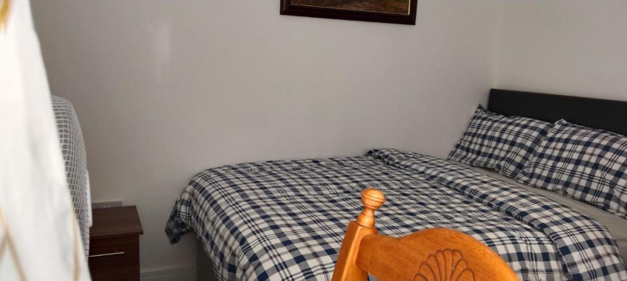 White House Ensuite Double Bedroom *