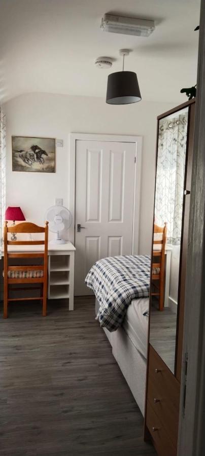White House Ensuite Double Bedroom Homestay *