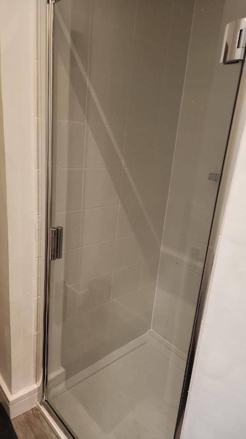 White House Ensuite Double Bedroom *