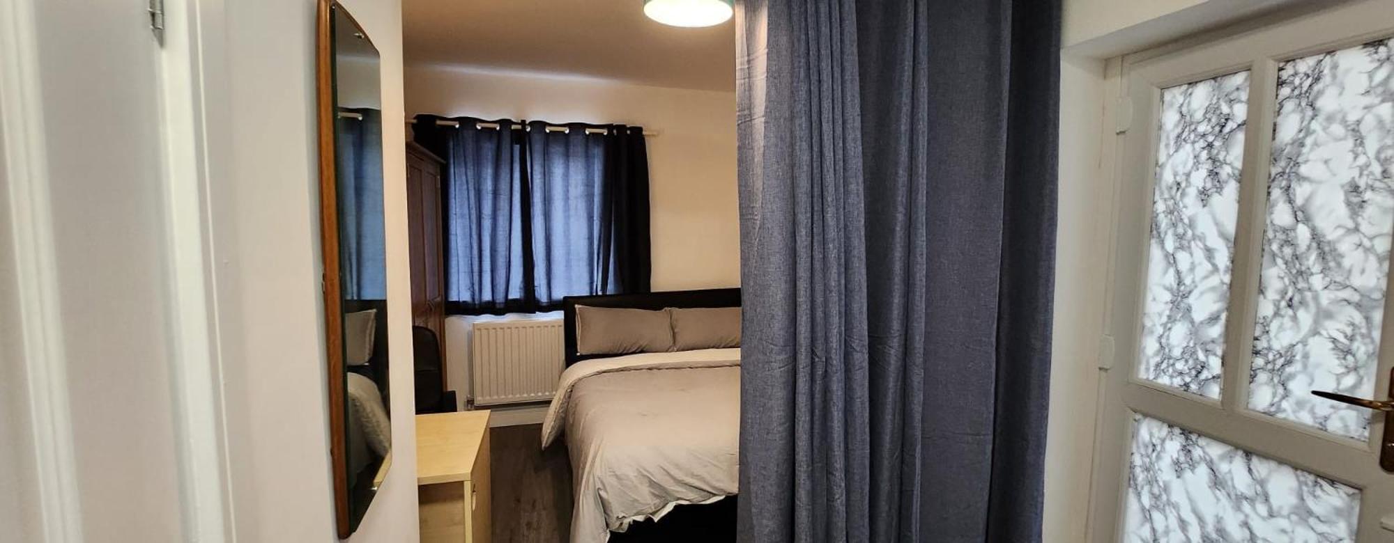 White House Ensuite Double Bedroom Homestay Warrington (Cheshire)