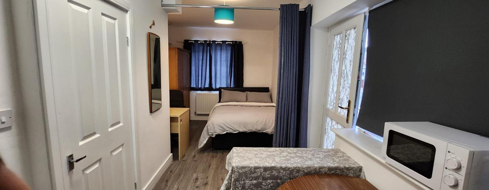 White House Ensuite Double Bedroom