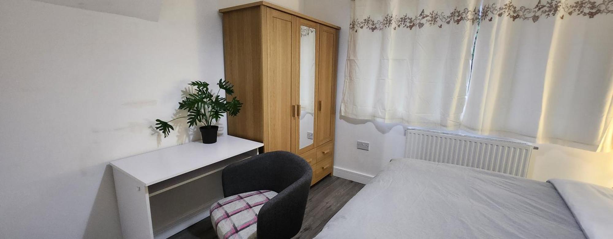 Homestay White House Ensuite Double Bedroom