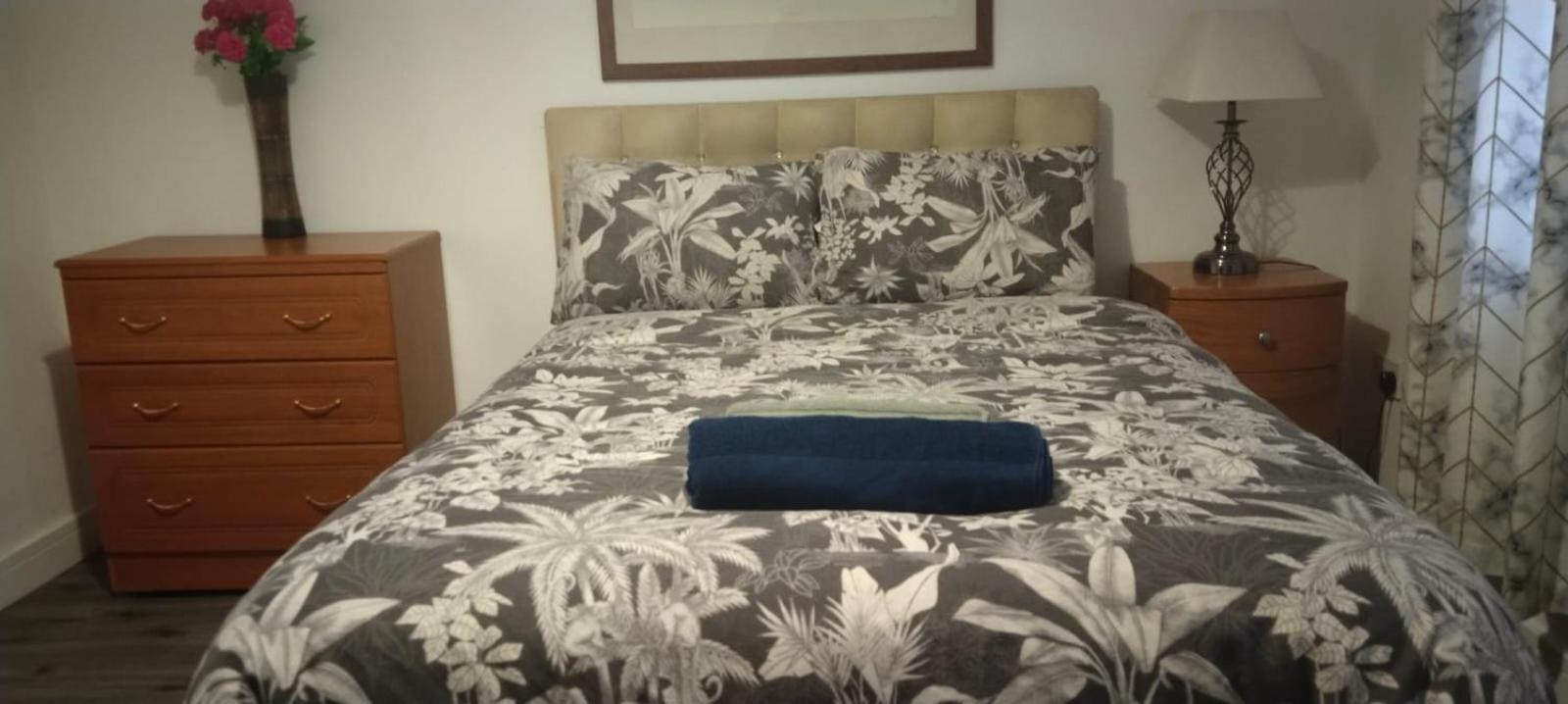 Homestay White House Ensuite Double Bedroom *