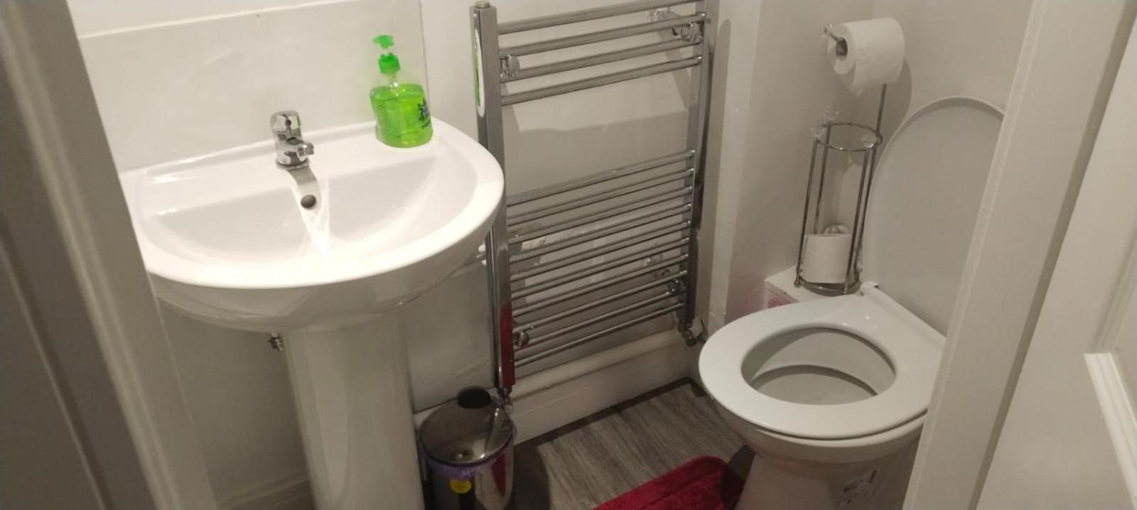 White House Ensuite Double Bedroom Warrington (Cheshire)